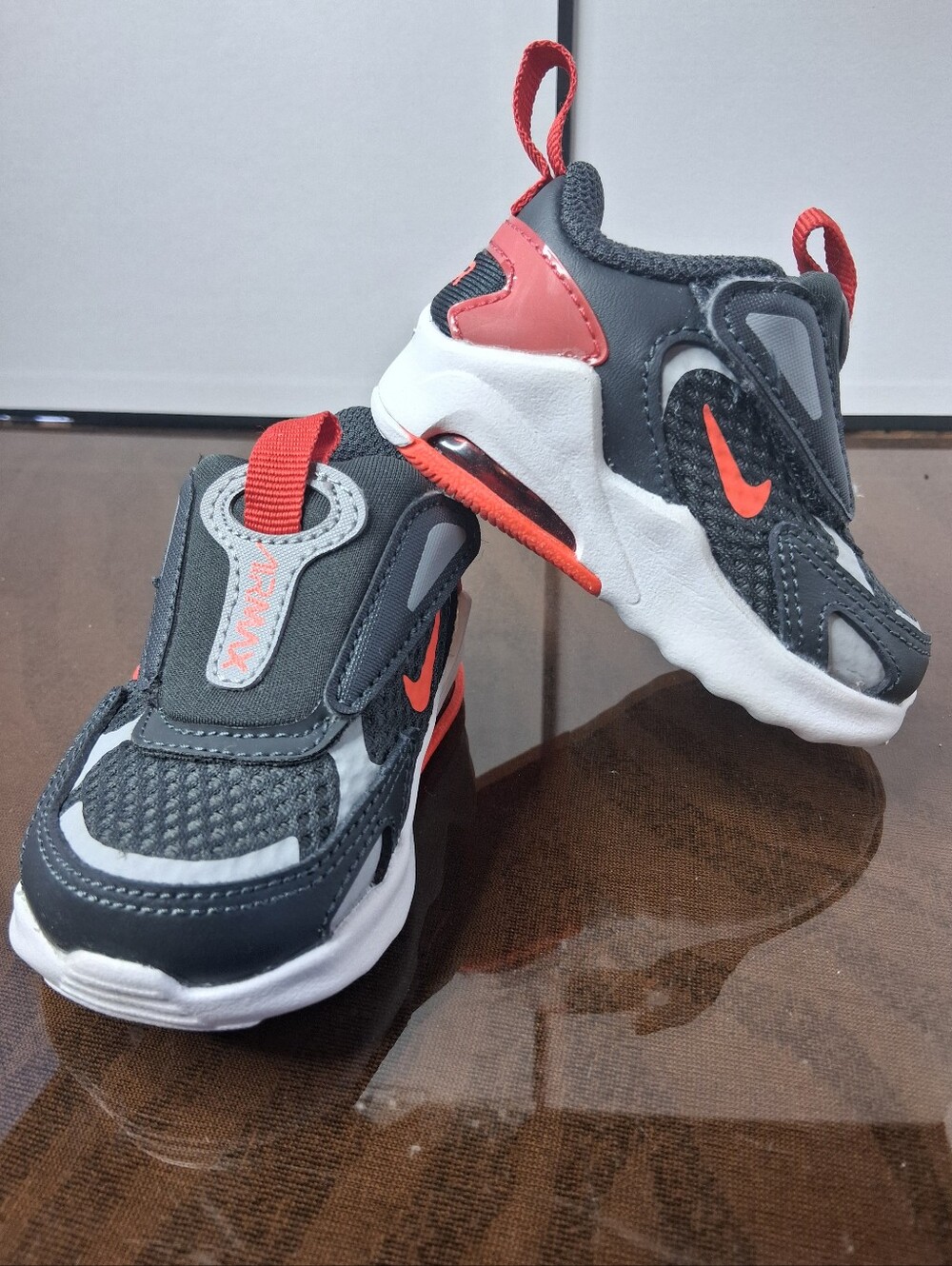 Nike Air Max Bolt Kids Black and Red Slip-On Athletic Sneakers 2c